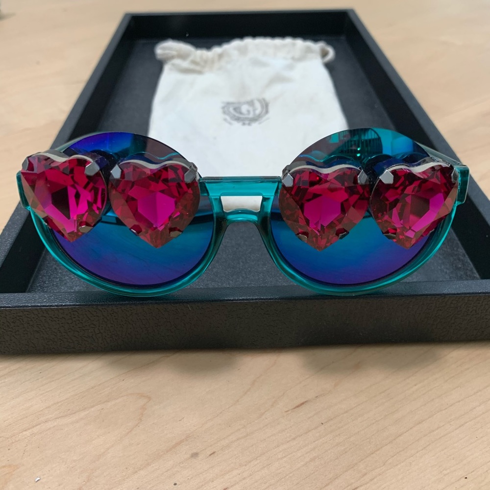 Gasoline glamor green mirror w/pink heart glasses